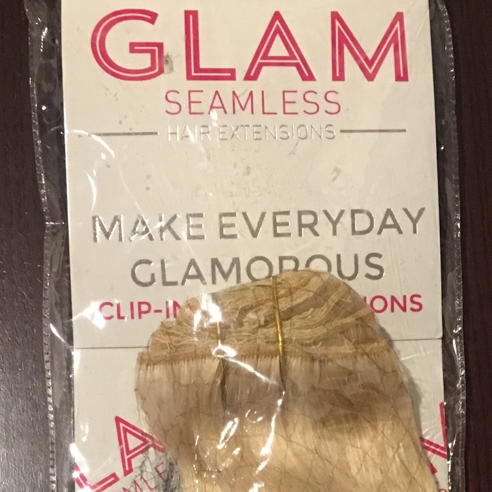 Glam Seamless 22” Clip In Hair Extensions